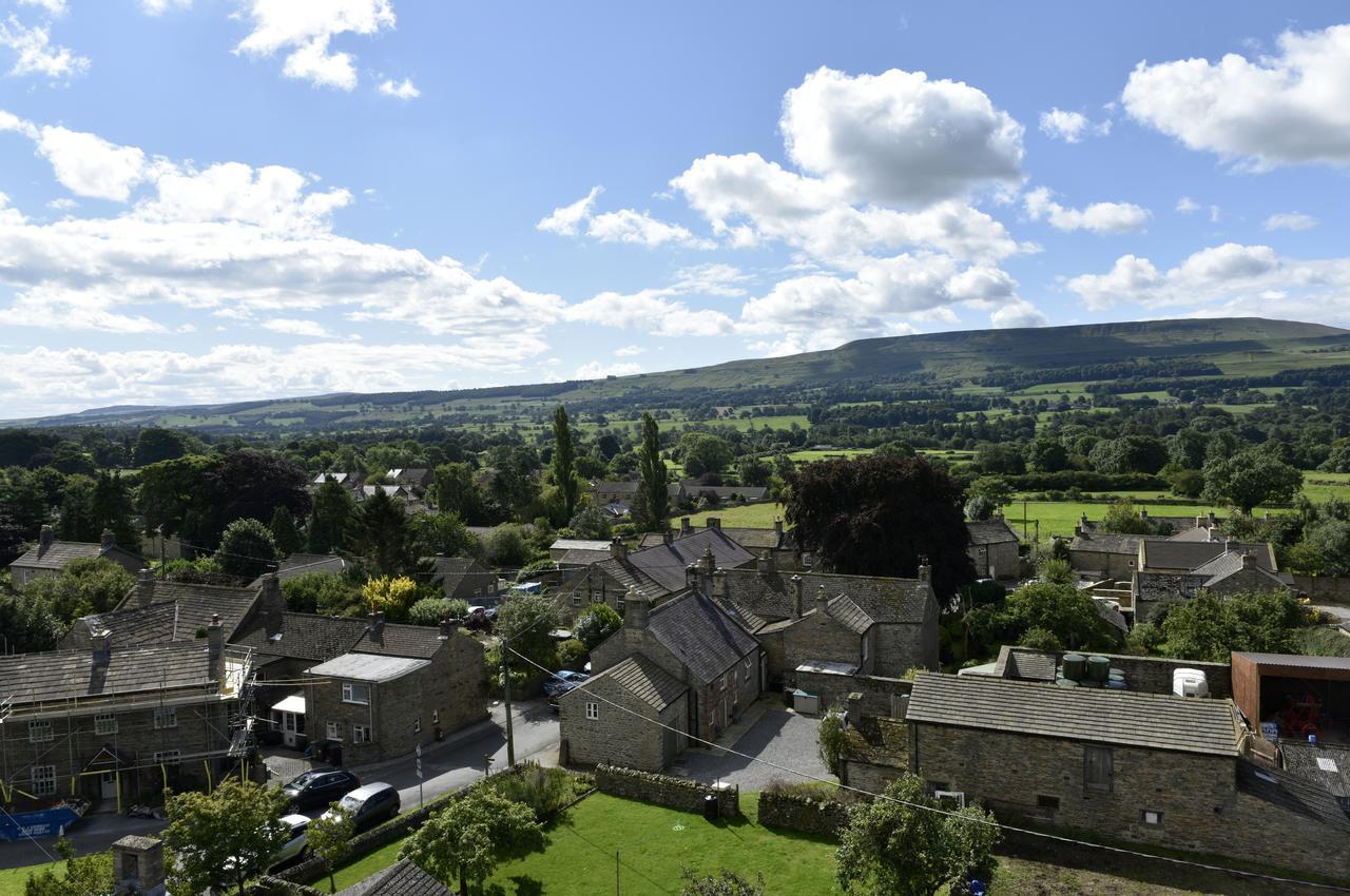 Bolton Arms Hotel Redmire Exterior photo